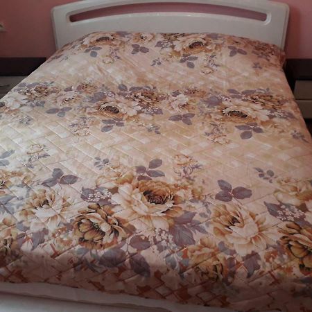Homestay Izolda Batumi Eksteriør billede