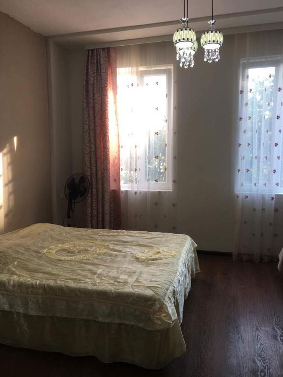 Homestay Izolda Batumi Eksteriør billede