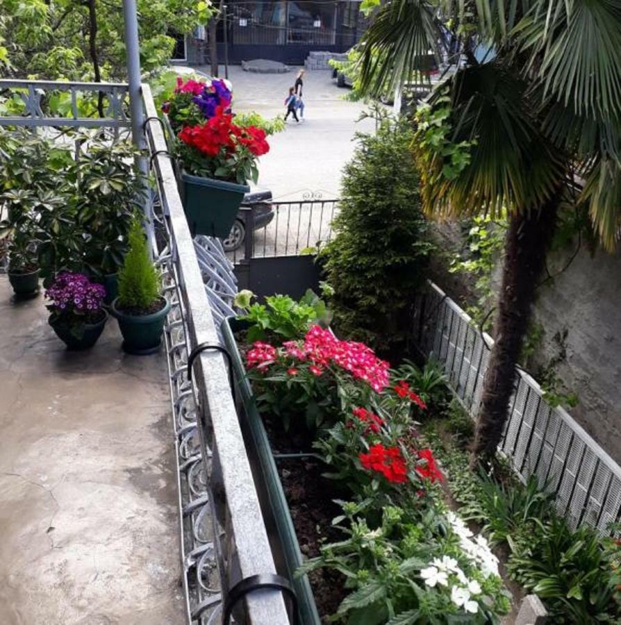 Homestay Izolda Batumi Eksteriør billede
