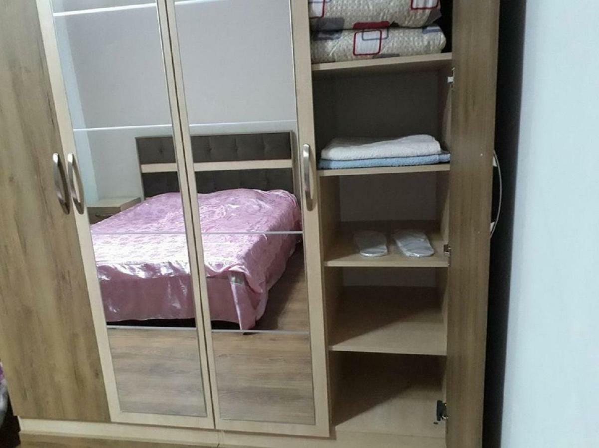 Homestay Izolda Batumi Eksteriør billede